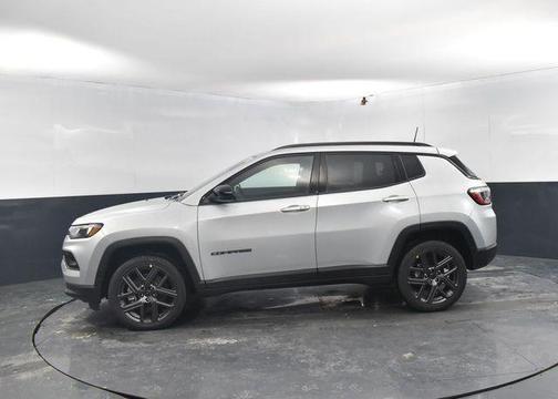 Silver Zynith Metallic Clearcoat 2026 Jeep Compass Latitude