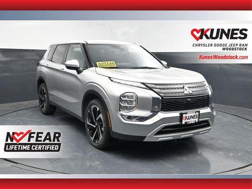 Alloy Silver Metallic/Black Roof 2024 Mitsubishi Outlander SE