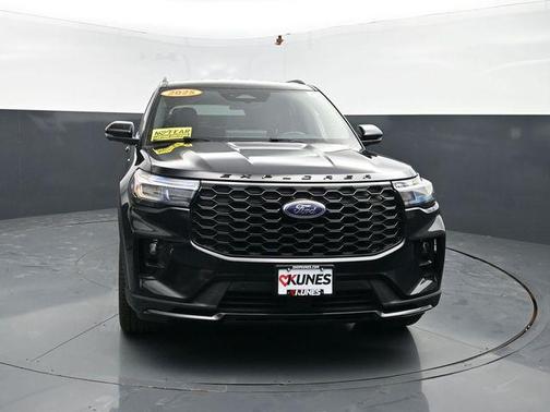 Black Metallic 2025 Ford Explorer ST-Line