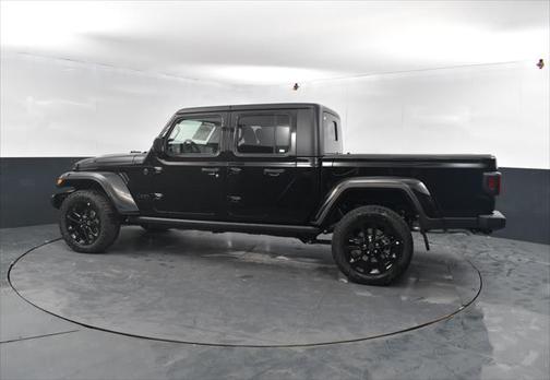 2025 Jeep Gladiator Nighthawk