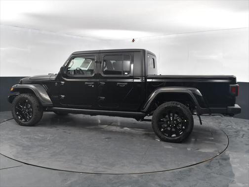 2025 Jeep Gladiator Nighthawk