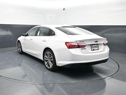 Summit White 2022 Chevrolet Malibu FWD LT