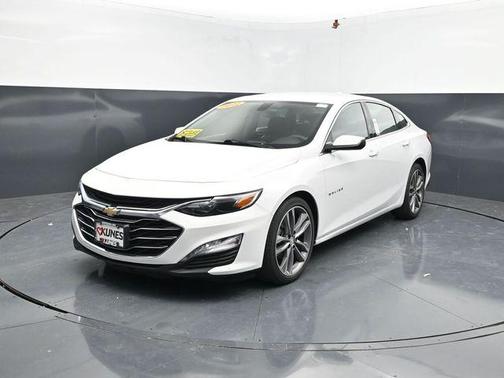 Summit White 2022 Chevrolet Malibu FWD LT