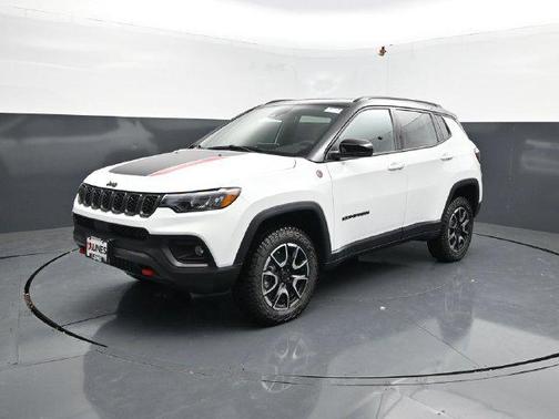 Bright White Clearcoat 2026 Jeep Compass Trailhawk