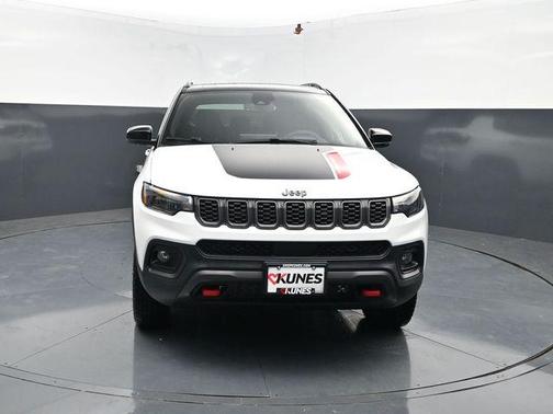 Bright White Clearcoat 2026 Jeep Compass Trailhawk