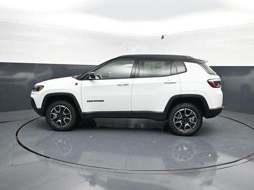 Bright White Clearcoat 2026 Jeep Compass Trailhawk