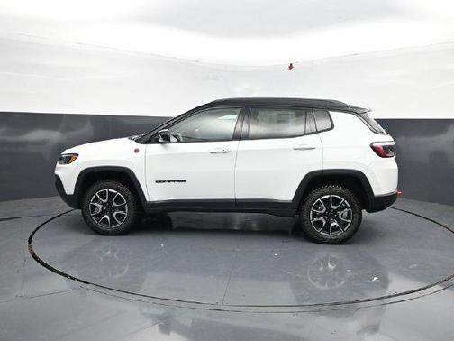 Bright White Clearcoat 2026 Jeep Compass Trailhawk
