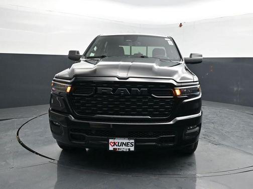 Diamond Black Crystal Pearlcoat 2026 RAM 1500 Express