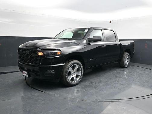 Diamond Black Crystal Pearlcoat 2026 RAM 1500 Express