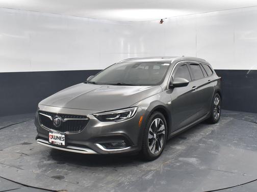 2018 Buick Regal TourX Essence