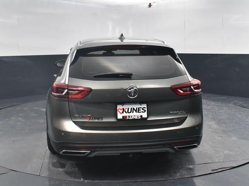2018 Buick Regal TourX Essence