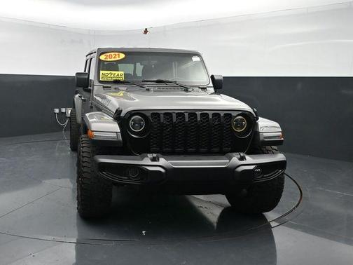 Sting-Gray Clearcoat 2021 Jeep Gladiator Willys 4x4