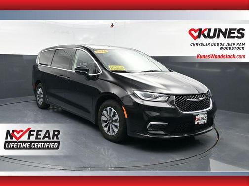 Diamond Black Crystal Pearlcoat 2024 Chrysler Pacifica Hybrid Select