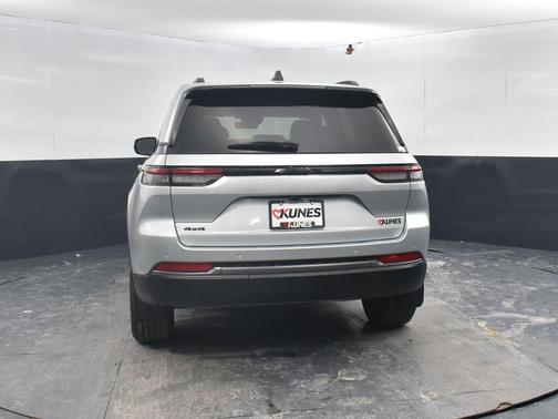 2026 Jeep Grand Cherokee Altitude