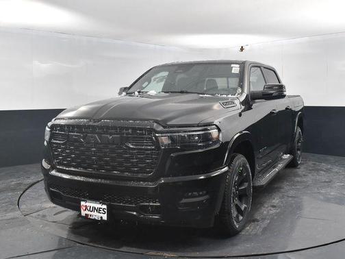 Diamond Black Crystal Pearlcoat 2026 RAM 1500 Big Horn/Lone Star