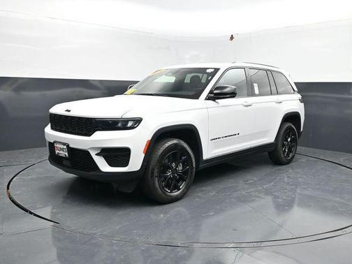 Bright White Clearcoat 2025 Jeep Grand Cherokee Altitude