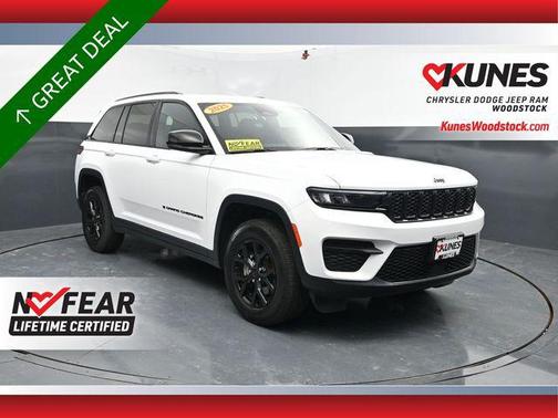 Bright White Clearcoat 2025 Jeep Grand Cherokee Altitude