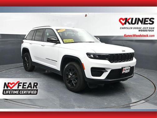 Bright White Clearcoat 2025 Jeep Grand Cherokee Altitude