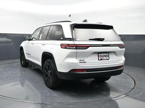 Bright White Clearcoat 2025 Jeep Grand Cherokee Altitude