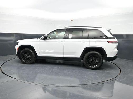 Bright White Clearcoat 2025 Jeep Grand Cherokee Altitude