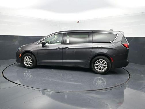 Granite Crystal Metallic Clearcoat 2023 Chrysler Voyager LX