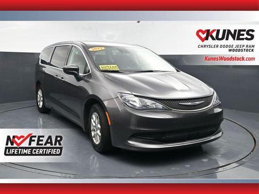 Granite Crystal Metallic Clearcoat 2023 Chrysler Voyager LX