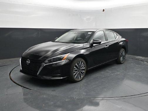 Super Black Clearcoat 2025 Nissan Altima 2.5 SV