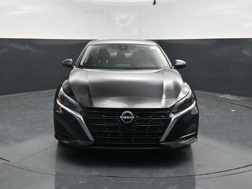 Super Black Clearcoat 2025 Nissan Altima 2.5 SV