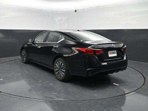 Super Black Clearcoat 2025 Nissan Altima 2.5 SV