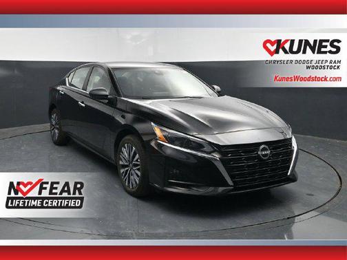 Super Black Clearcoat 2025 Nissan Altima 2.5 SV
