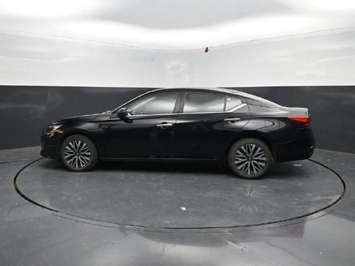 Super Black Clearcoat 2025 Nissan Altima 2.5 SV