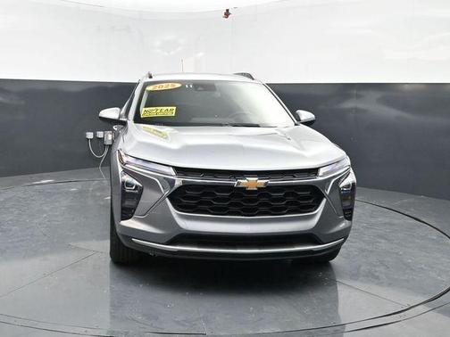 Sterling Gray Metallic 2025 Chevrolet Trax LT