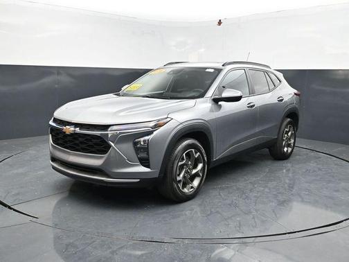 Sterling Gray Metallic 2025 Chevrolet Trax LT