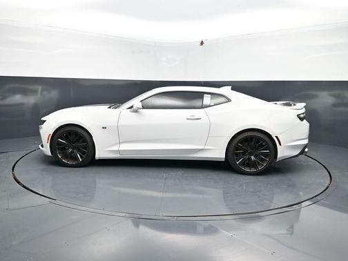 Summit White 2021 Chevrolet Camaro 1SS
