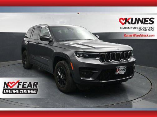 Baltic Gray Metallic Clearcoat 2024 Jeep Grand Cherokee Laredo