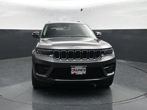 Baltic Gray Metallic Clearcoat 2024 Jeep Grand Cherokee Laredo