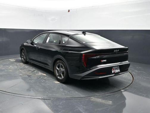 Aurora Black Pearl 2025 Kia K4 LXS
