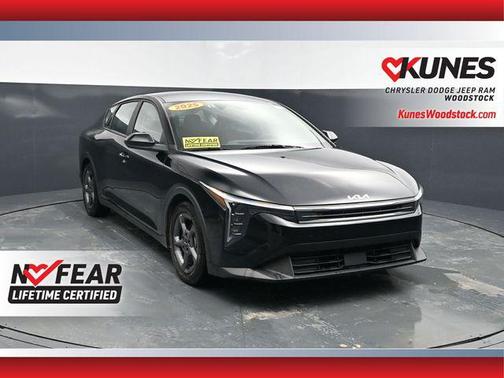 Aurora Black Pearl 2025 Kia K4 LXS