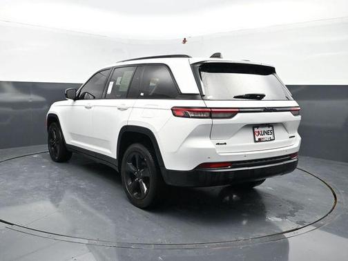 Bright White Clearcoat 2023 Jeep Grand Cherokee Limited