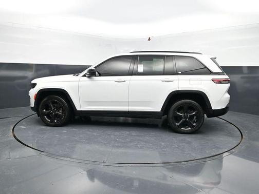 Bright White Clearcoat 2023 Jeep Grand Cherokee Limited