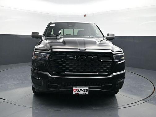 Diamond Black Crystal Pearlcoat 2026 RAM 1500 Express