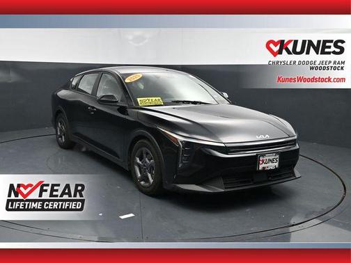 Aurora Black Pearl 2025 Kia K4 LXS