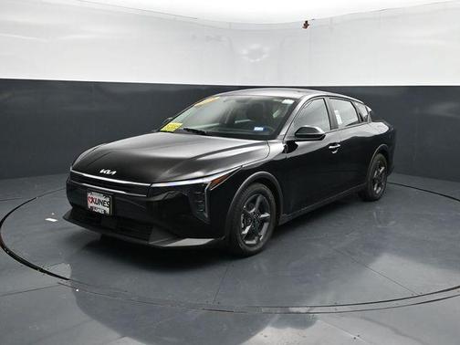 Aurora Black Pearl 2025 Kia K4 LXS