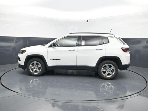 Bright White Clearcoat 2024 Jeep Compass Latitude