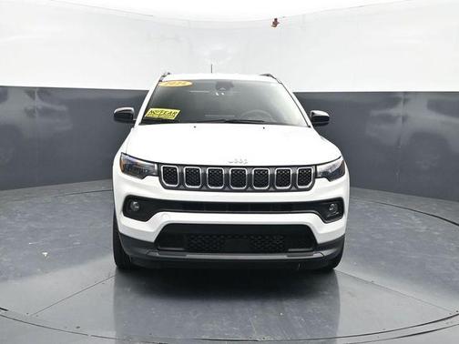 Bright White Clearcoat 2024 Jeep Compass Latitude