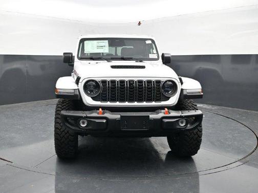 Bright White Clearcoat 2027 Jeep Gladiator Mojave X