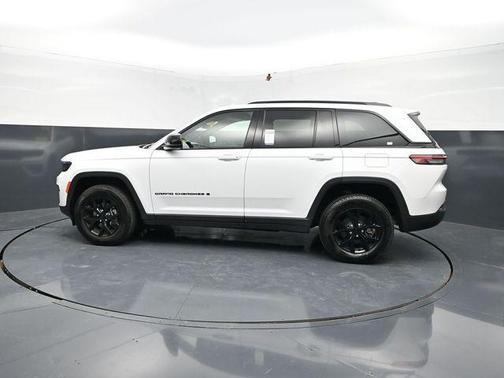 Bright White Clearcoat 2025 Jeep Grand Cherokee Altitude