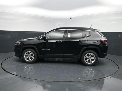 Diamond Black Crystal Pearlcoat 2024 Jeep Compass Latitude