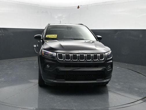 Diamond Black Crystal Pearlcoat 2024 Jeep Compass Latitude