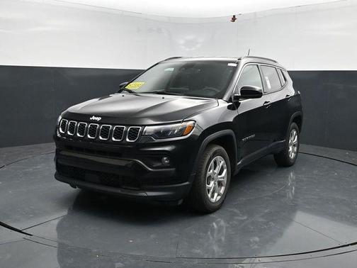 Diamond Black Crystal Pearlcoat 2024 Jeep Compass Latitude